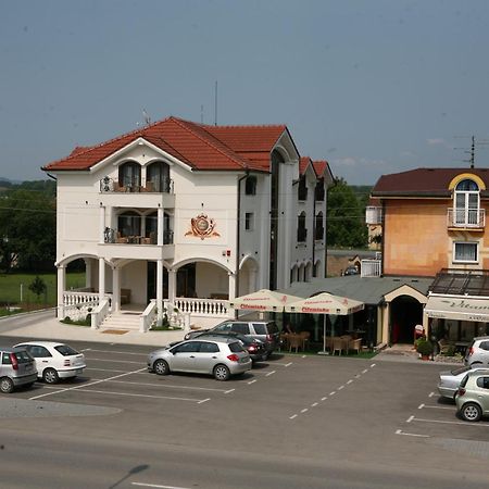Hotel Villa Viktorija 바냐루카 외부 사진