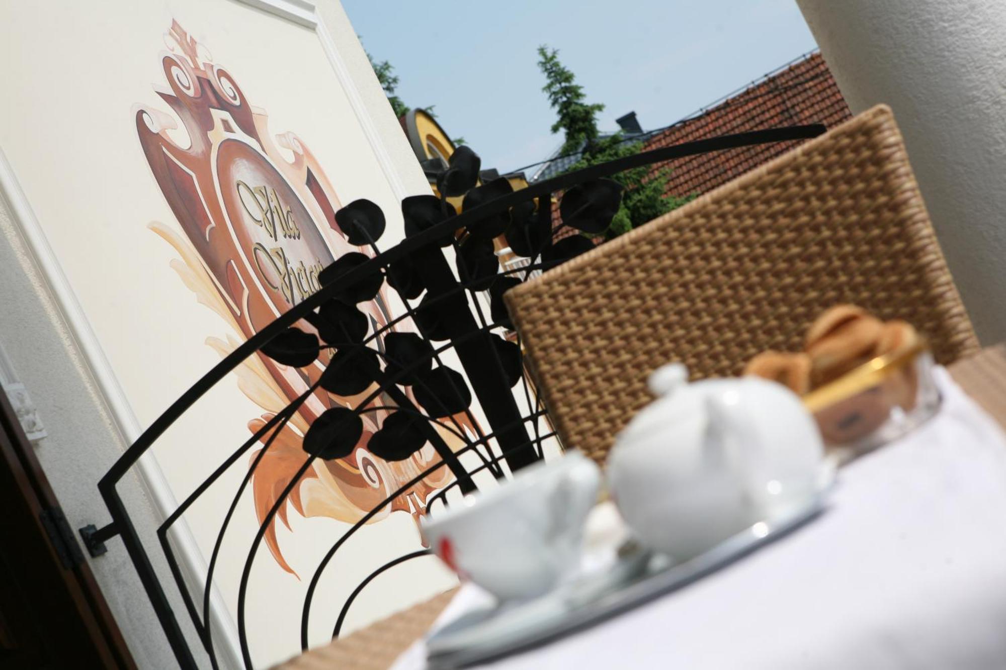 Hotel Villa Viktorija 바냐루카 외부 사진